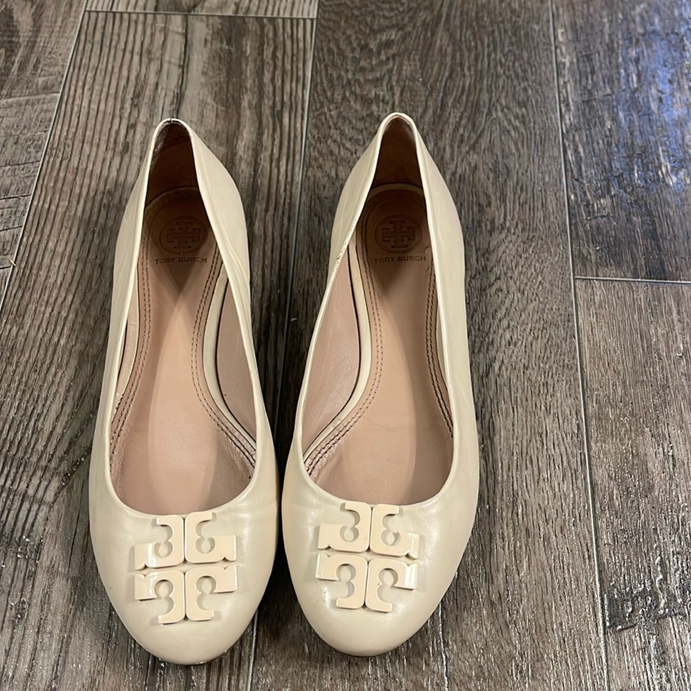 Tory Burch cream flats beautiful!
